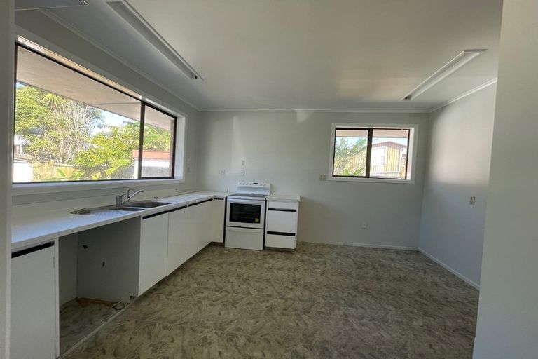 Photo of property in 23 Evans Road, Glen Eden, Auckland, 0602