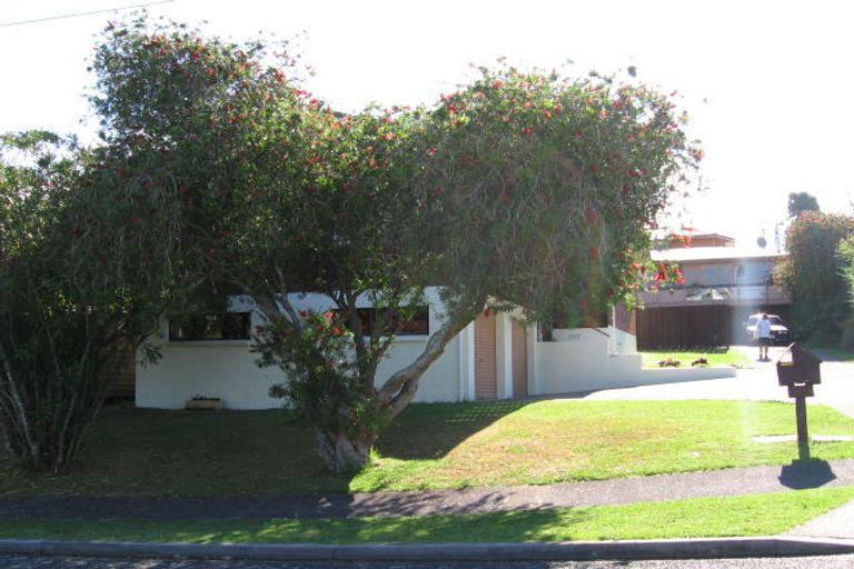 Photo of property in 1/40 Hebron Road, Waiake, Auckland, 0630