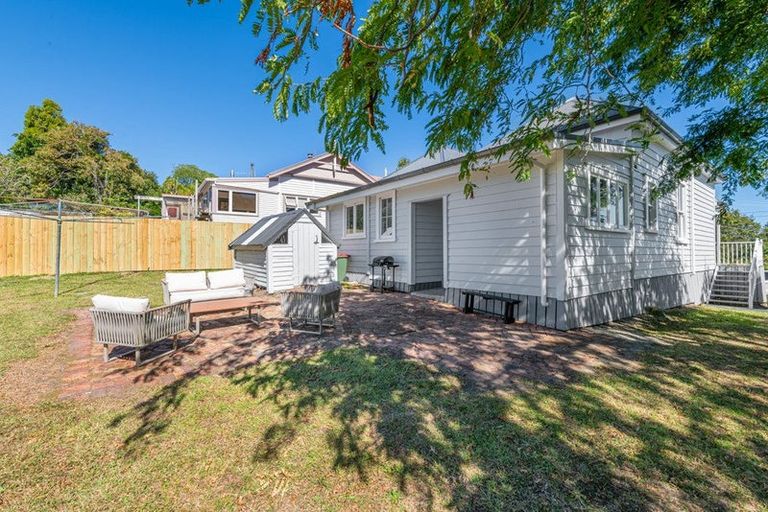Photo of property in 5 Porter Crescent, Helensville, 0800