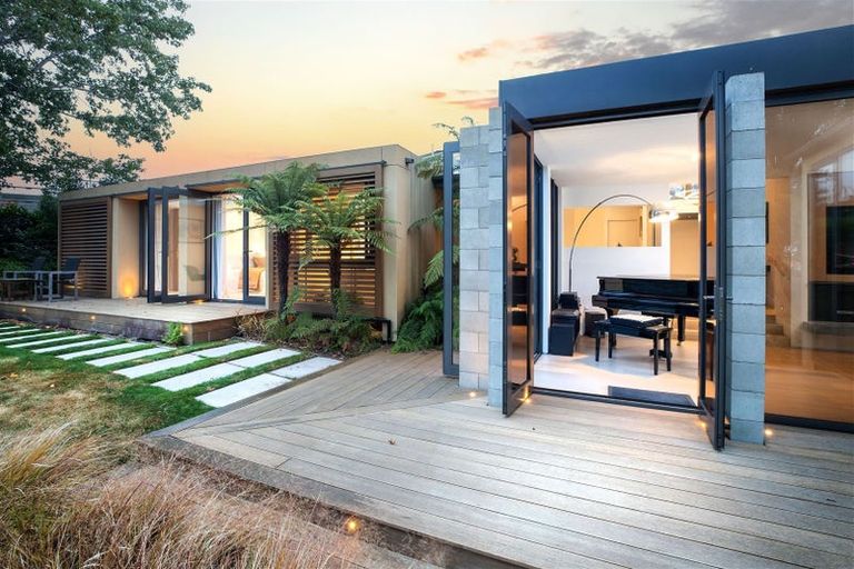 Photo of property in 27 Fendalton Road, Fendalton, Christchurch, 8014