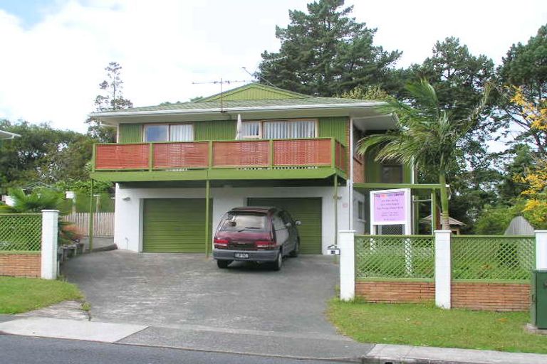 Photo of property in 18 Reynella Drive, Massey, Auckland, 0614