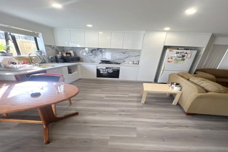 Photo of property in 10/100 Seymour Road, Sunnyvale, Auckland, 0612