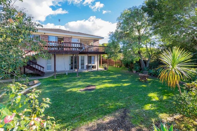 Photo of property in 40 Akoranga Drive, Northcote, Auckland, 0627