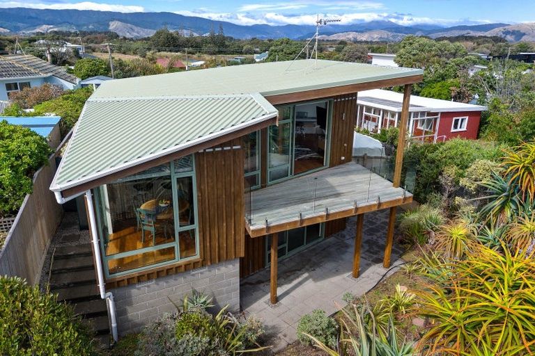 Photo of property in 31 Kapiti Lane, Otaki Beach, Otaki, 5512