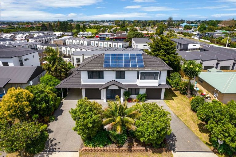 Photo of property in 5 Hocken Place, Mangere Bridge, Auckland, 2022