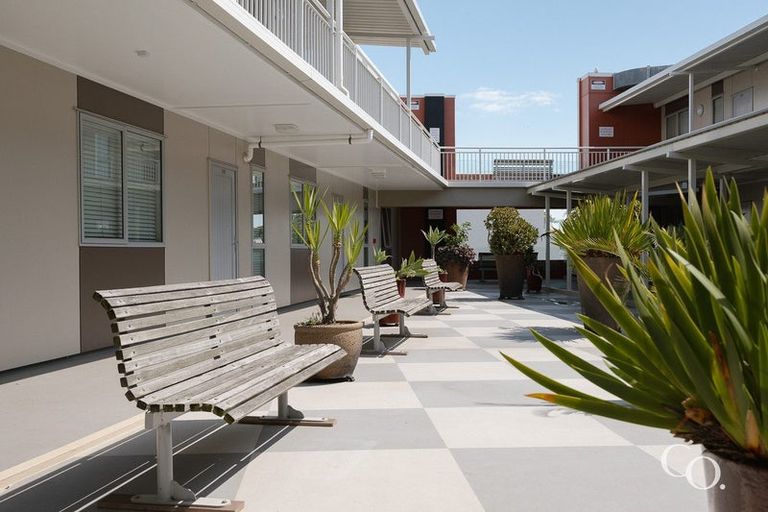 Photo of property in Algarve Apartments, 213/332 Maunganui Road, Mount Maunganui, 3116