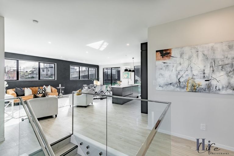 Photo of property in 8 Celestial Crescent, Orewa, 0931