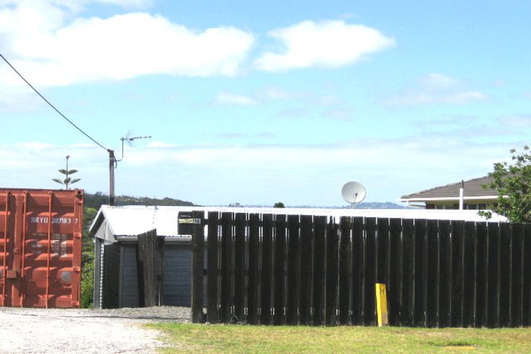 Photo of property in 16 Hadfield Street, Beach Haven, Auckland, 0626