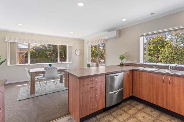 Photo of property in 5 Ashleigh Way, Waikanae Beach, Waikanae, 5036