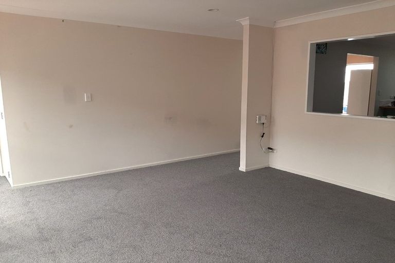 Photo of property in 89 Glenveagh Park Drive, Weymouth, Auckland, 2103