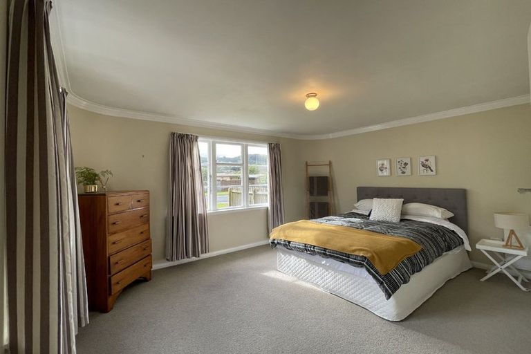 Photo of property in 15 Rossiter Street, Tawa, Wellington, 5028