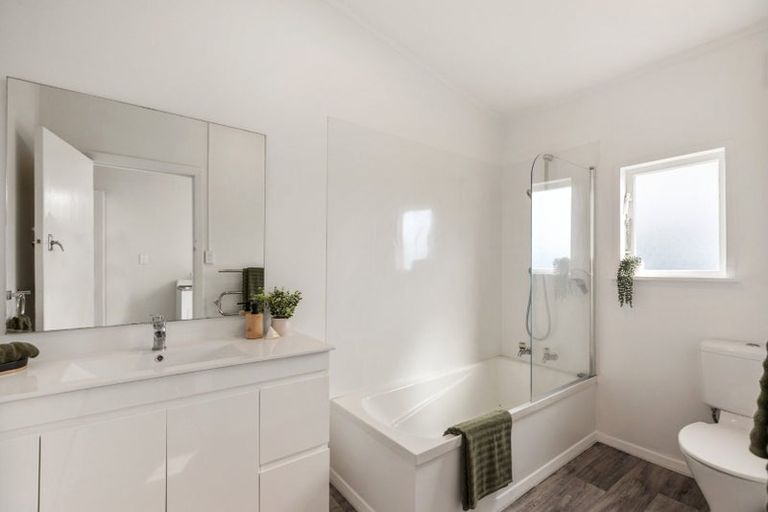 Photo of property in 4a Tarawera Road, Johnsonville, Wellington, 6037