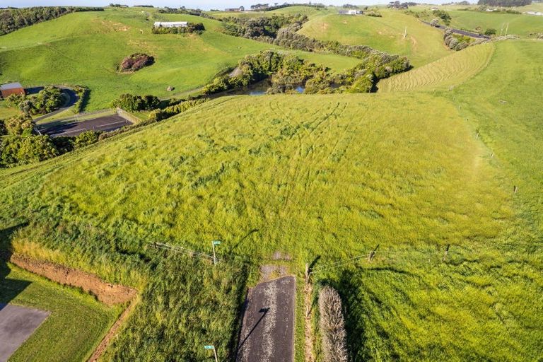 Photo of property in Tapuae, 11 Washer Road, Omata, New Plymouth, 4374