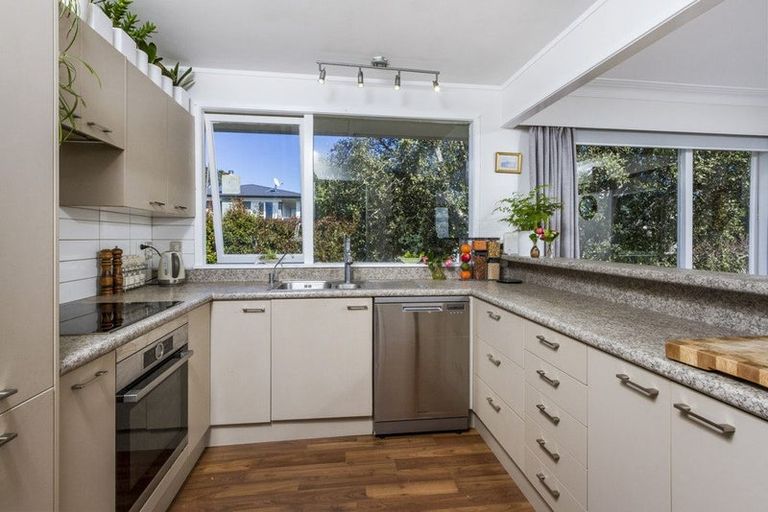 Photo of property in 4/30 Castor Bay Road, Castor Bay, Auckland, 0620