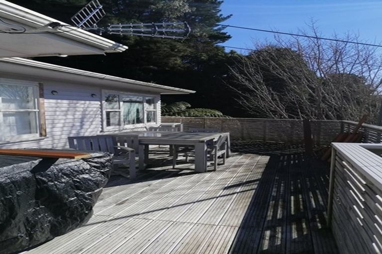 Photo of property in 32 Davis Grove, Wainuiomata, Lower Hutt, 5014