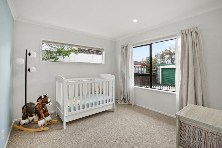 Photo of property in 60 Karina Road, Merrilands, New Plymouth, 4312