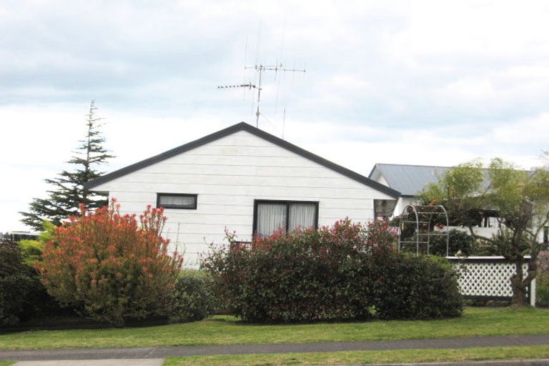 Photo of property in 60 Victory Street, Welcome Bay, Tauranga, 3112