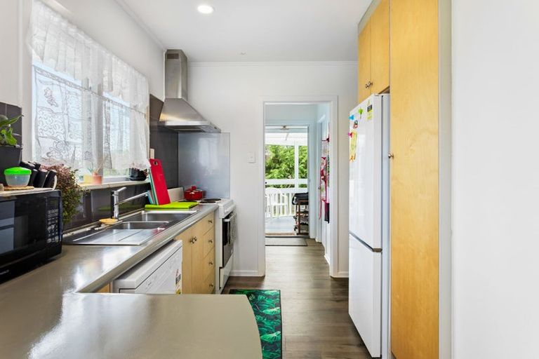 Photo of property in 5 Thomas Rea Place, Te Atatu South, Auckland, 0610