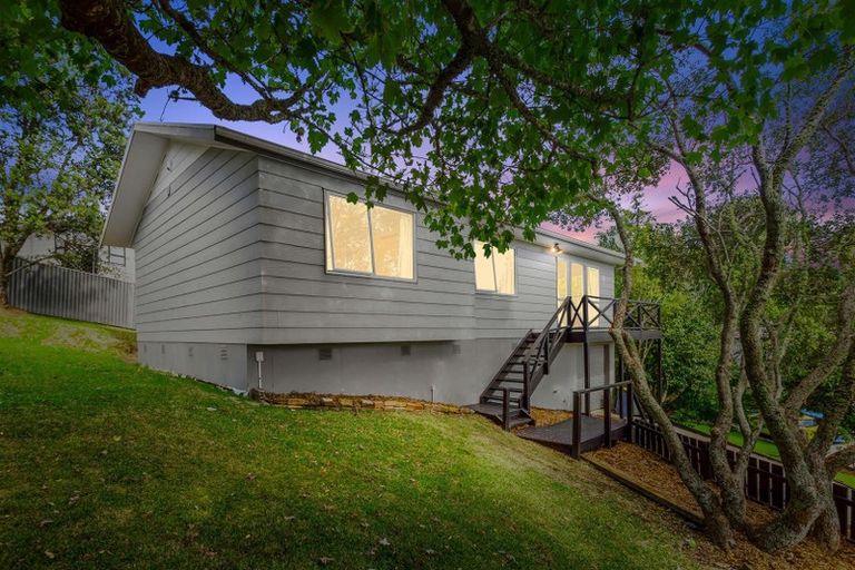 Photo of property in 34 Sungrove Rise, Sunnyvale, Auckland, 0612