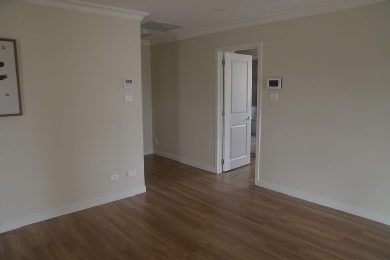 Photo of property in 17 Lagonda Rise, Oteha, Auckland, 0632