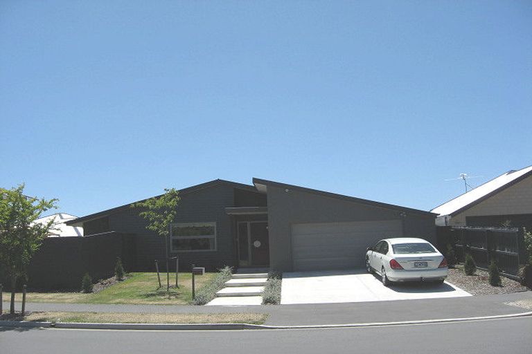 Photo of property in 4 Mataroa Place, Parklands, Christchurch, 8083