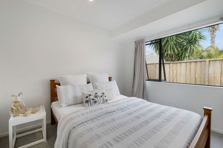 Photo of property in 9 Suncrest Drive, West Harbour, Auckland, 0618