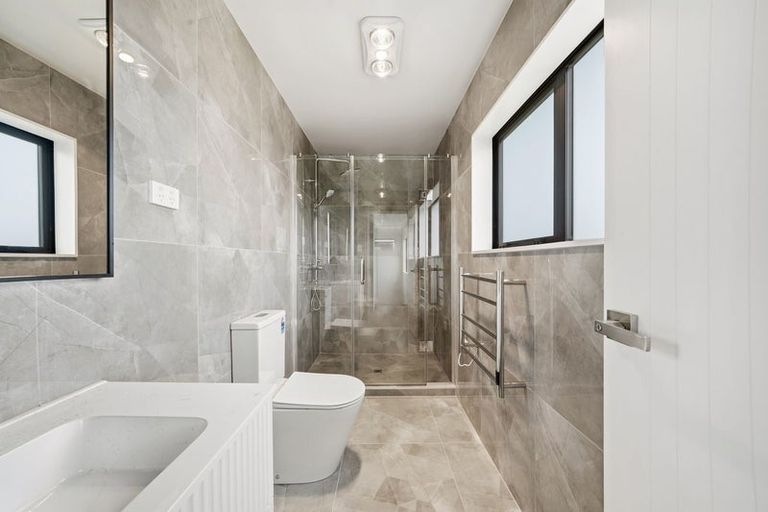 Photo of property in 9 Eastglen Road, Glen Eden, Auckland, 0602