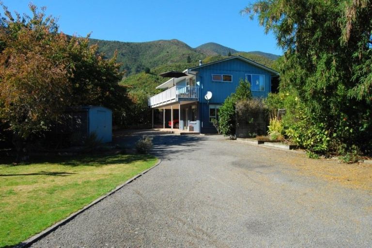Photo of property in 250a Waikawa Road, Waikawa, Picton, 7220