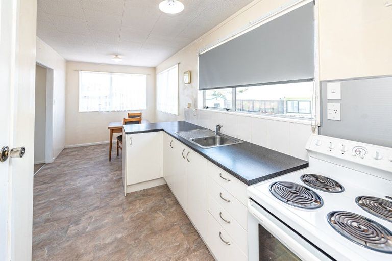 Photo of property in 35 Karyn Street, Castlecliff, Whanganui, 4501