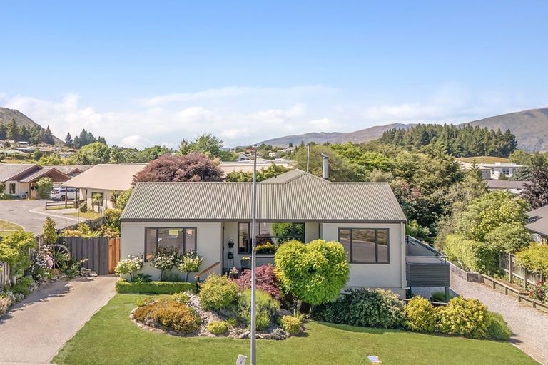 Photo of property in 9 Totara Terrace, Wanaka, 9305