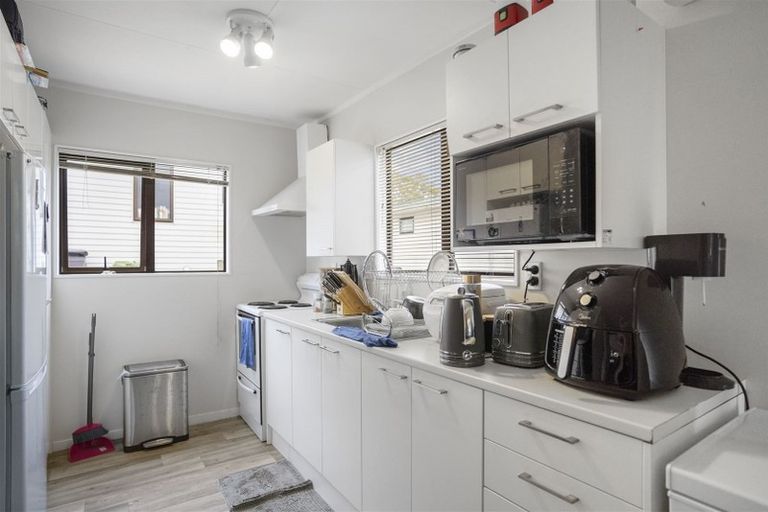 Photo of property in 53 Universal Drive, Henderson, Auckland, 0610