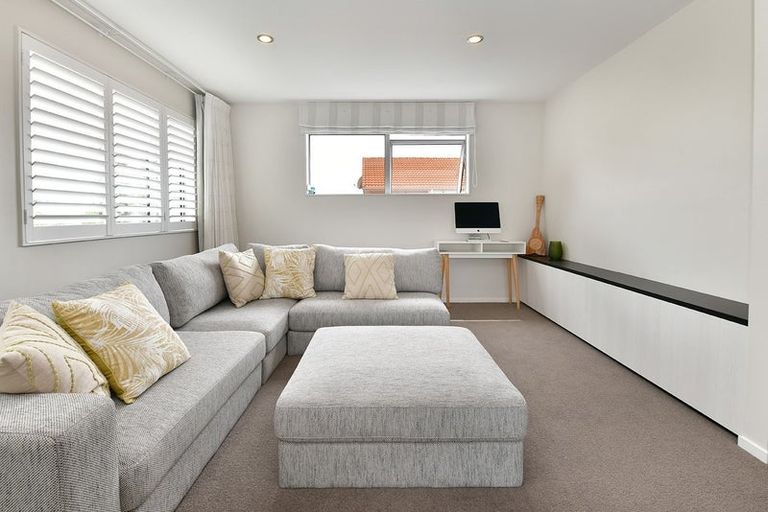 Photo of property in 1211 Whangaparaoa Road, Gulf Harbour, Whangaparaoa, 0930