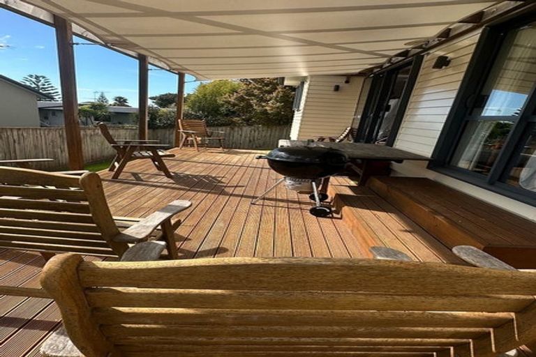 Photo of property in 165a Carlisle Road, Northcross, Auckland, 0632