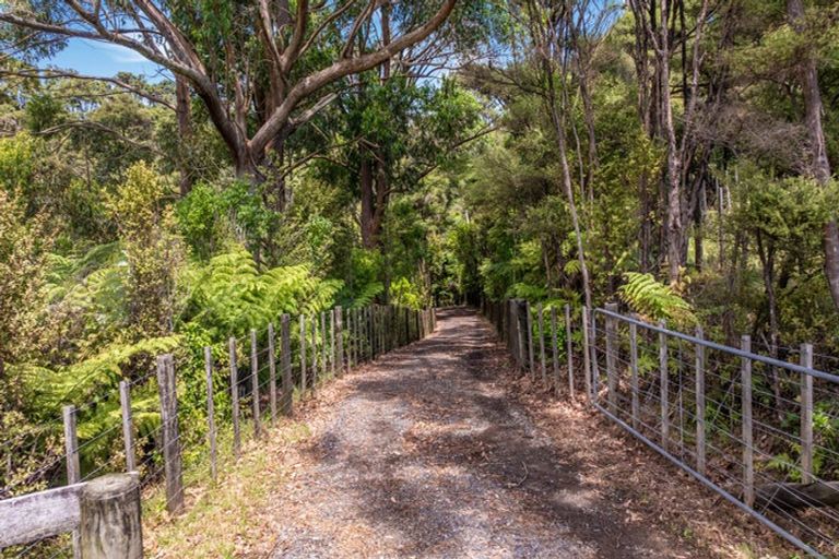 Photo of property in 34 Awhiorangi Promenade, Swanson, Auckland, 0816