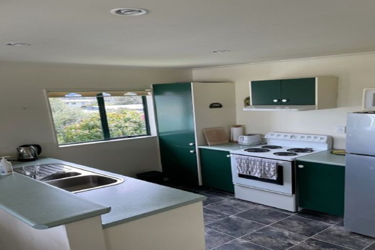 Photo of property in 2/16 Ingle Avenue, Waipahihi, Taupo, 3330