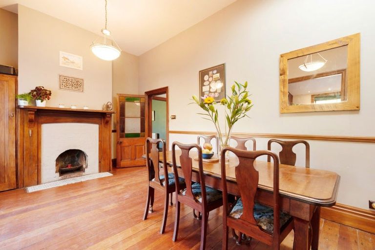 Photo of property in 51 Fairview Crescent, Kelburn, Wellington, 6012