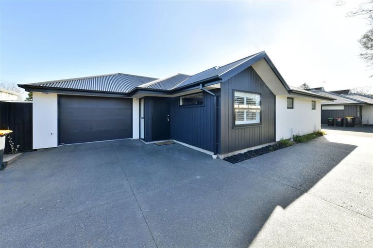 Photo of property in 2/5 Jeffreys Road, Fendalton, Christchurch, 8052