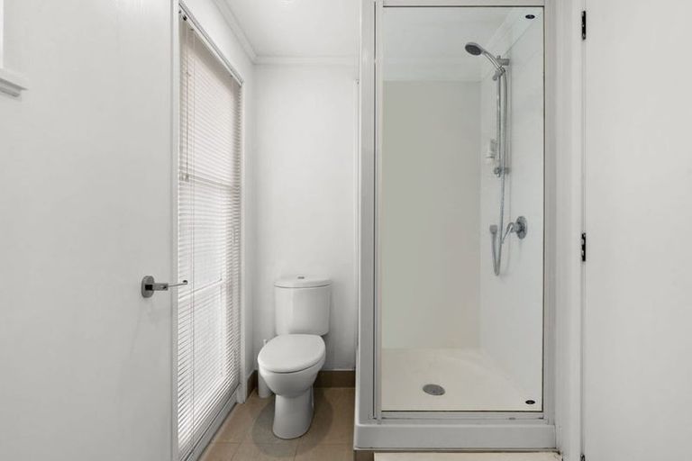 Photo of property in 16 Pickwick Parade, Mellons Bay, Auckland, 2014