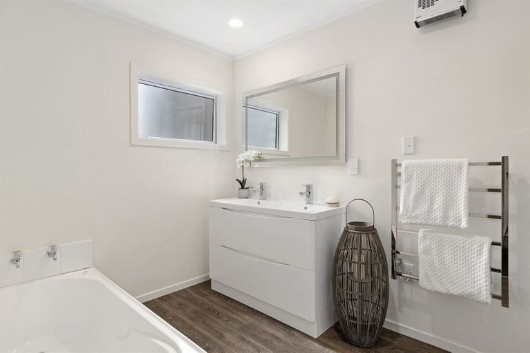 Photo of property in 3b Russell Place, Brookfield, Tauranga, 3110