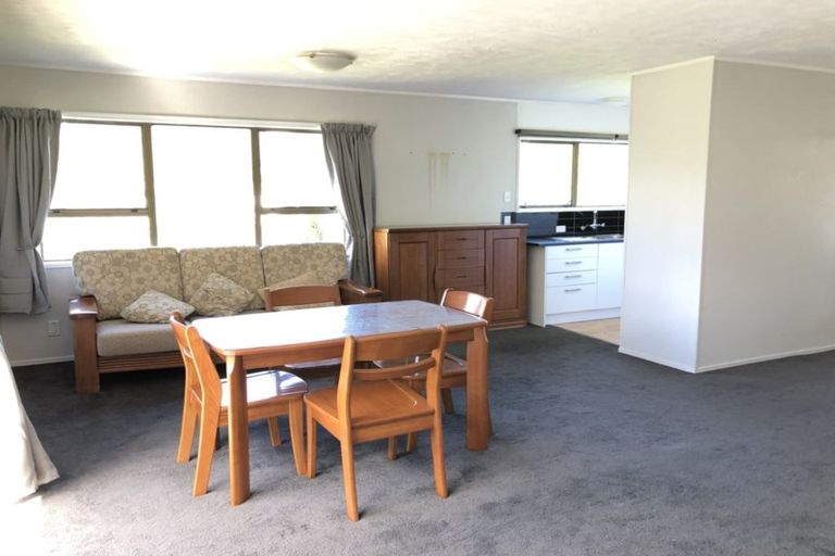 Photo of property in 1/70 Oaktree Avenue, Browns Bay, Auckland, 0630