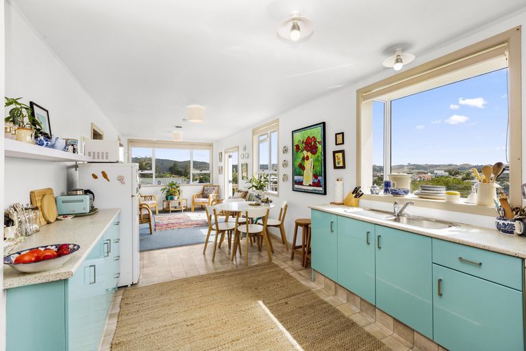 Photo of property in 9 Helen Place, Raglan, 3225