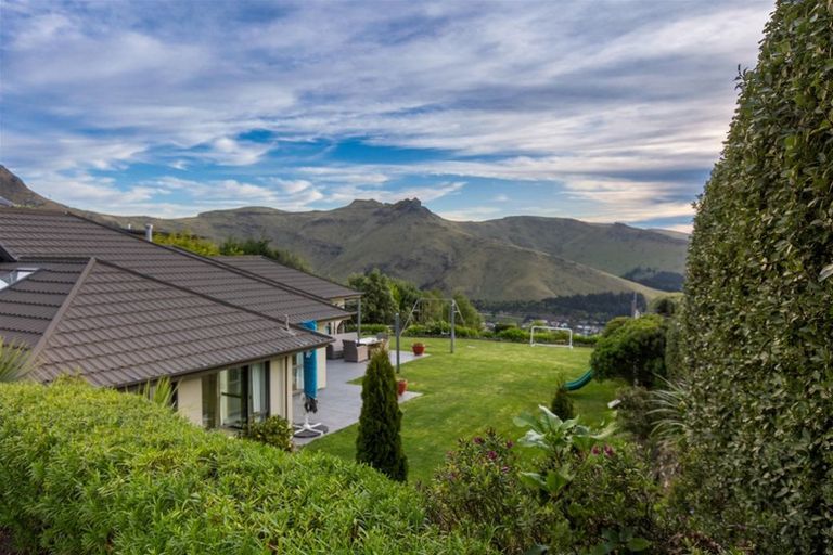 Photo of property in 32 Rockview Place, Mount Pleasant, Christchurch, 8081
