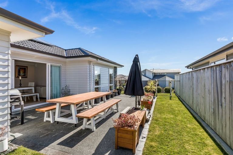 Photo of property in 17 Waitaria Terrace, Aotea, Porirua, 5024