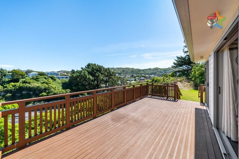Photo of property in 18 Cresswell Place, Johnsonville, Wellington, 6037