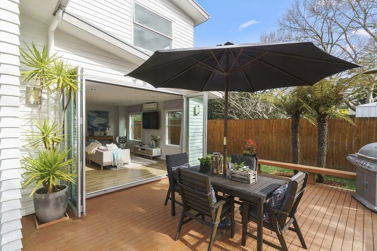 Photo of property in 15a Waipani Road, Te Atatu Peninsula, Auckland, 0610