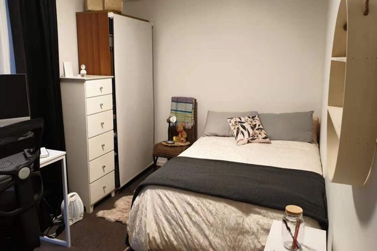 Photo of property in 3/2 Scarboro Terrace, Murrays Bay, Auckland, 0630