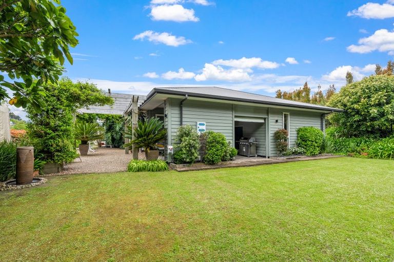 Photo of property in 35 Hobbs Road, Matakatia, Whangaparaoa, 0930
