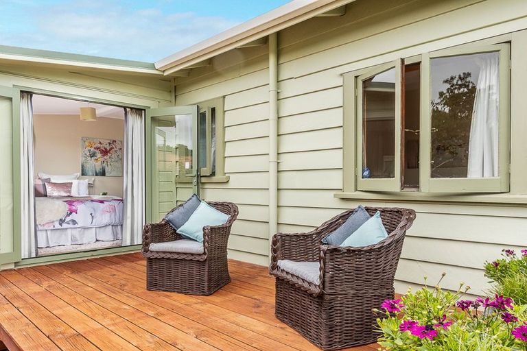 Photo of property in 36 Raroa Place, Pukerua Bay, 5026