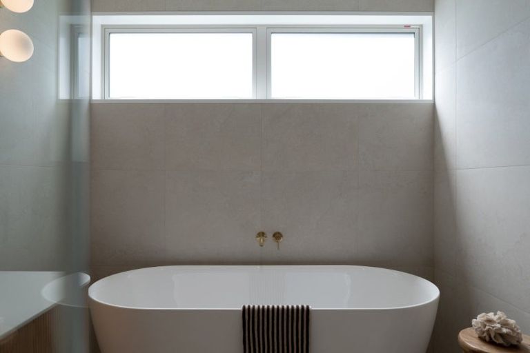 Photo of property in 2/1 The Brae, Mount Pleasant, Christchurch, 8081