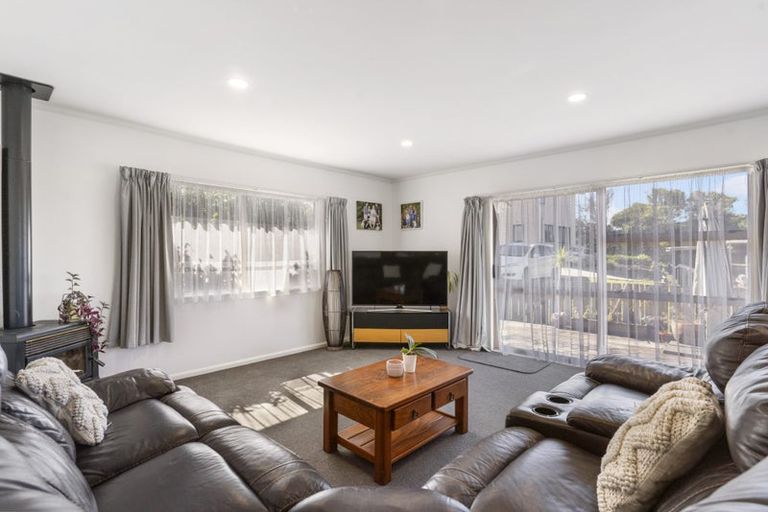 Photo of property in 16a Kokiri Street, Te Atatu South, Auckland, 0610